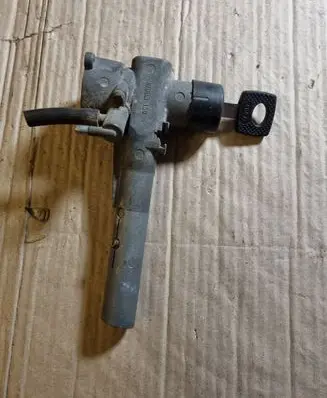 Mercedes-Benz 207 310 Ignition lock