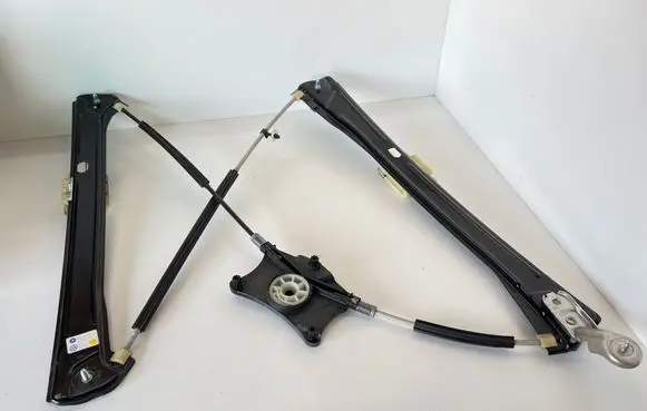 Volkswagen Tiguan Front door manual window regulator 5NA837461A