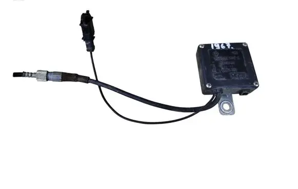 Volkswagen Transporter - Caravelle T4 Aerial antenna amplifier 701035577A