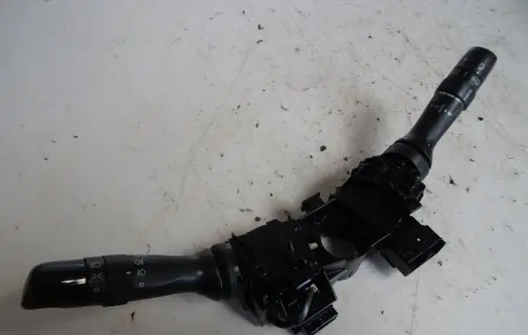 Toyota Prius (XW20) Tailgate/trunk/boot open switch 