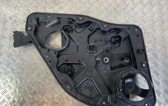 Dodge Durango Rear window lifting mechanism without motor