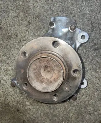 Front wheel hub