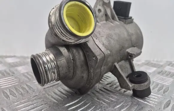 BMW 3 E90 E91 Water pump 70285320
