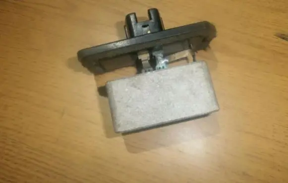 Mitsubishi Carisma Heater blower motor/fan resistor 2b845