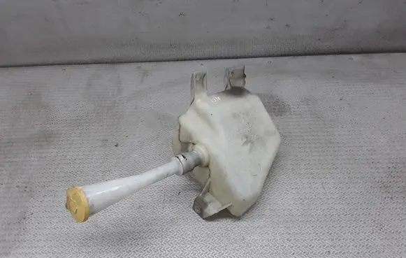 Nissan Primera Windshield washer fluid reservoir/tank