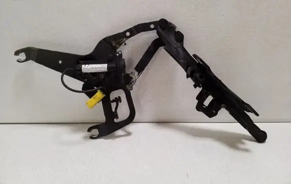 Engine bonnet/hood hinges
