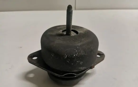Engine mount bracket