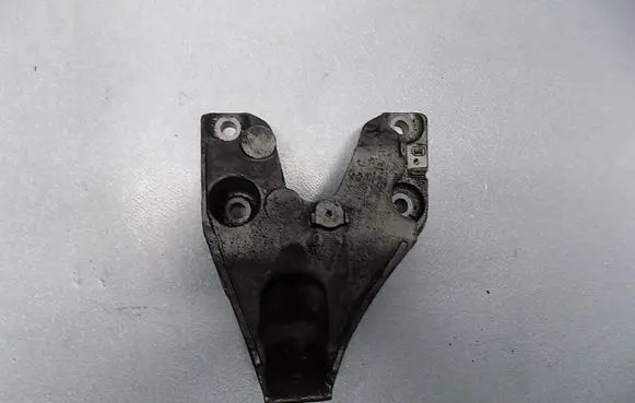 BMW 1 F20 F21 Engine mounting bracket 6789093