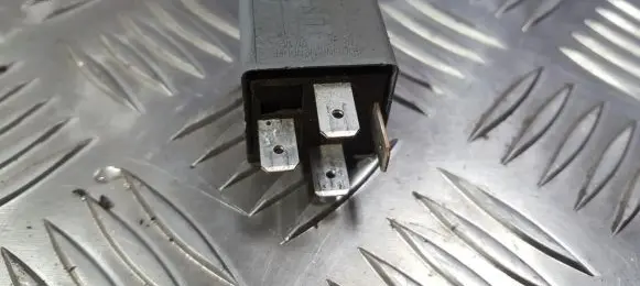 Volkswagen PASSAT B6 Other relay 141951253B