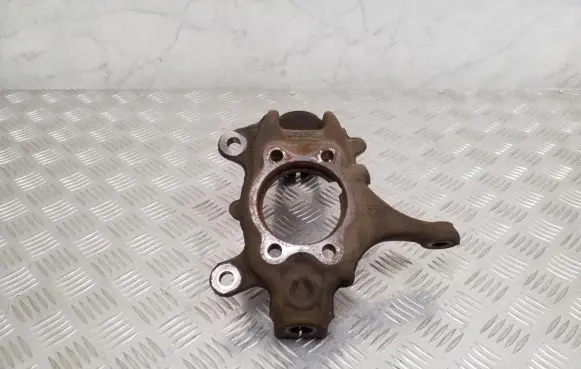 Nissan Qashqai Front wheel hub spindle knuckle