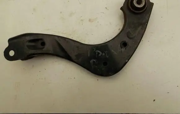 Toyota Prius (XW50) Rear control arm 65566556
