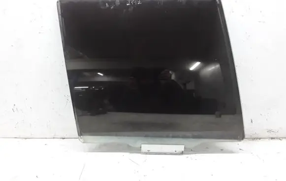 Volvo XC90 Rear door window glass