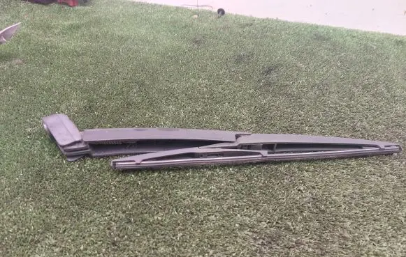 Toyota Avensis T250 Rear wiper blade 0621N2
