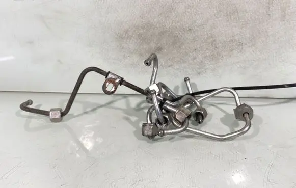 Nissan Qashqai Fuel injector supply line/pipe 734025