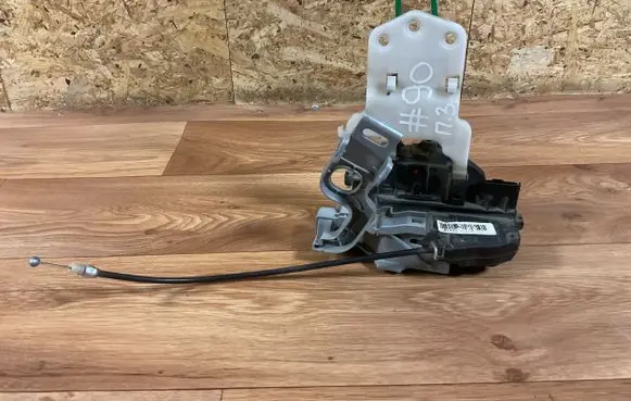 Hyundai i30 Rear door lock 814202L200