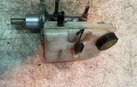 Renault Master III Master brake cylinder 