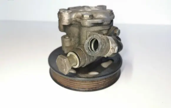 Volkswagen PASSAT B5.5 Power steering pump 058145255E