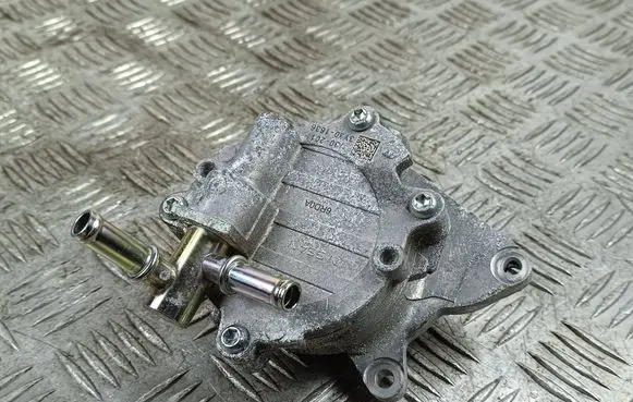 Nissan X-Trail T33 Vacuum pump 