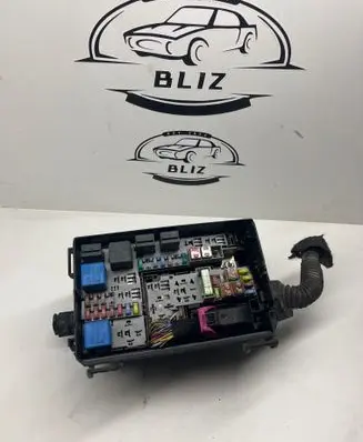 Opel Meriva B Fuse module 13299202