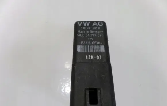 Volkswagen Touran I Glow plug pre-heat relay 038907281D