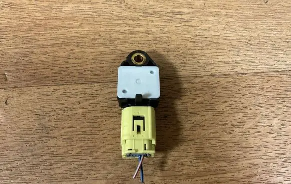 Toyota Avensis T250 Airbag deployment crash/impact sensor 8983405020 3327147496