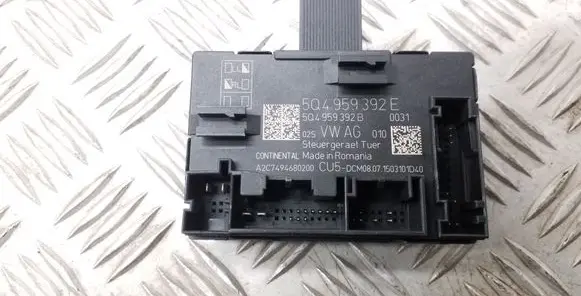 Volkswagen Golf VII Door control unit/module 5Q04959392E 5Q4959392B