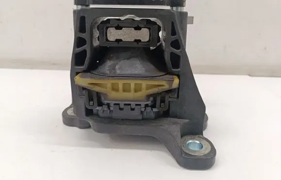 Engine mount bracket