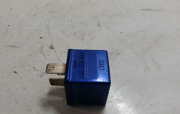Audi A4 S4 B5 8D Other relay 8A0951253 899587