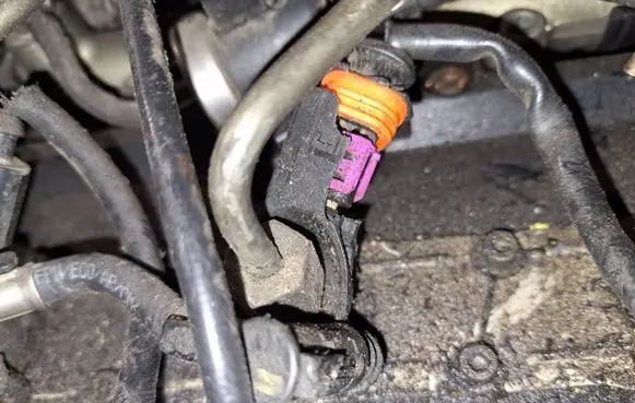 Audi A6 S6 C6 4F Fuel injector