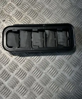 Volvo XC60 Quarter panel pressure vent 31449325