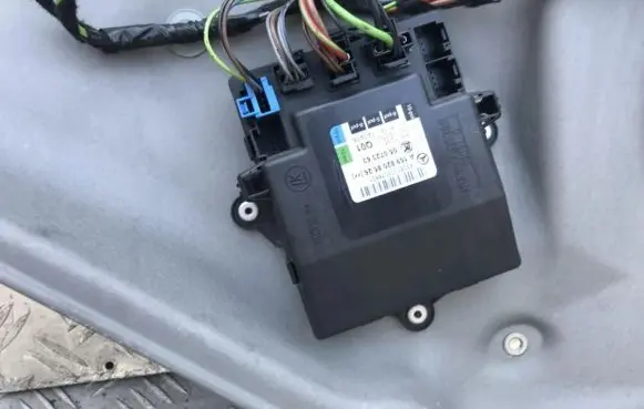 Mercedes-Benz A W169 Door control unit/module a1698208526 05072363