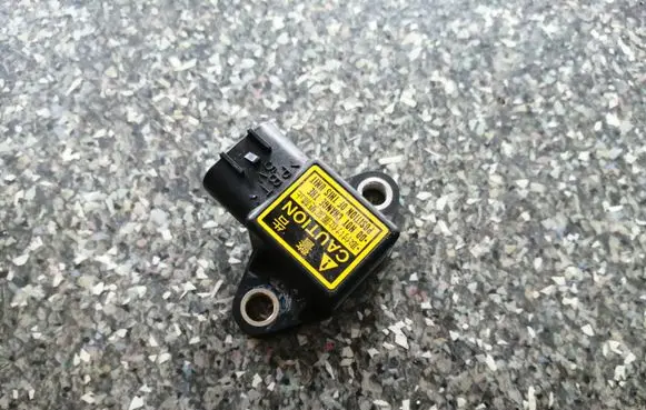 Nissan Juke I F15 Airbag deployment crash/impact sensor 1049910730