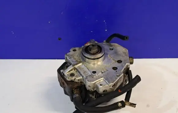 Volvo V70 Mechanical fuel pump 0445010043 8689590