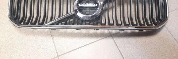 Volvo XC40 Front bumper upper radiator grill 32365355