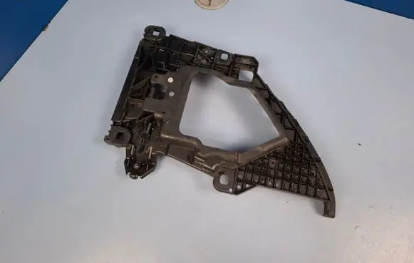 Porsche Cayenne (92A) Headlight/headlamp mounting bracket 7P5941046