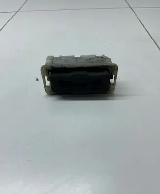 Peugeot 308 Radiator mount bracket 9800613580