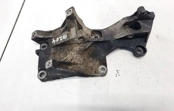 Volkswagen Polo IV 9N3 Engine mounting bracket 045903143E