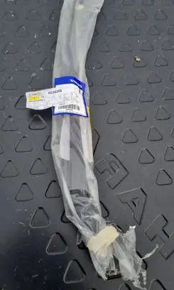 Volvo V70 Front wiper blade arm 8624266