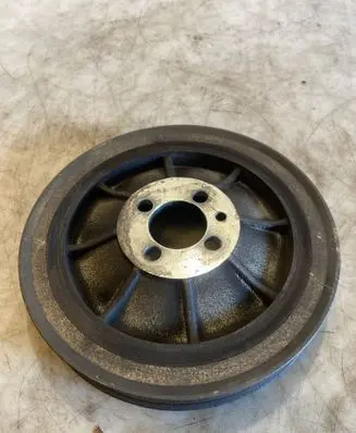 Opel Zafira B Crankshaft pulley 55210310 310360 C730