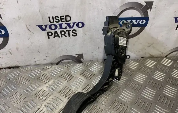 Volvo V70 Accelerator throttle pedal 6G929F836BD