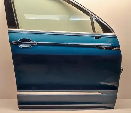 Volkswagen Tiguan Front door 5NA831056N