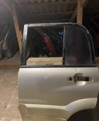 Suzuki Vitara (ET/TA) Rear door 