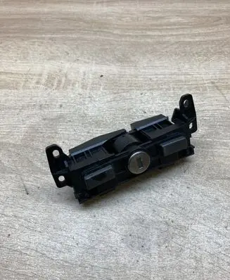 BMW 7 E65 E66 Tailgate/trunk/boot lock/catch/latch 81429
