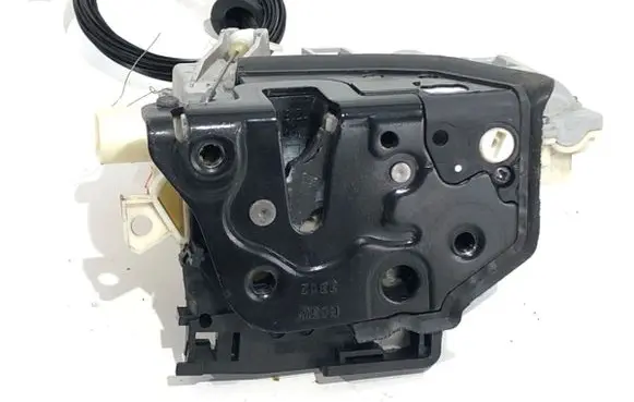 Volkswagen PASSAT B7 Front door lock 3C1837016A