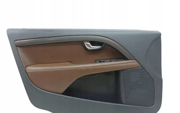 Volvo XC70 Front door card panel trim