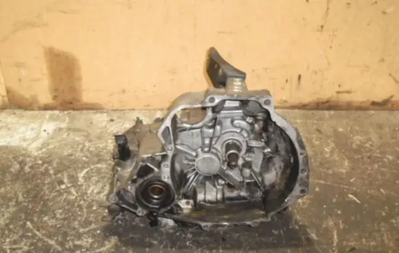 Nissan Almera Manual 4 speed gearbox 57Y