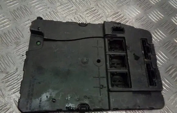 Renault Scenic II - Grand scenic II High voltage junction box 8200606828