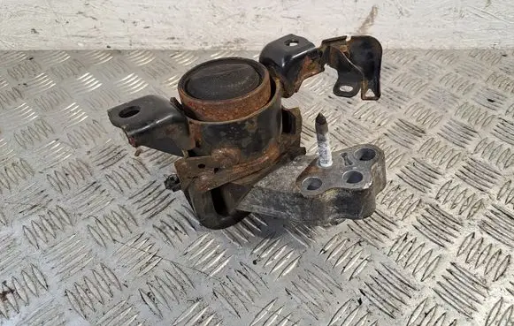 Toyota Avensis T270 Engine mount bracket 123050R020 123150R020