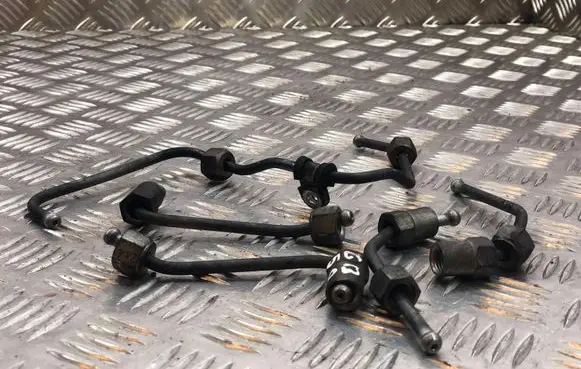 Chrysler Voyager Fuel injector supply line/pipe 