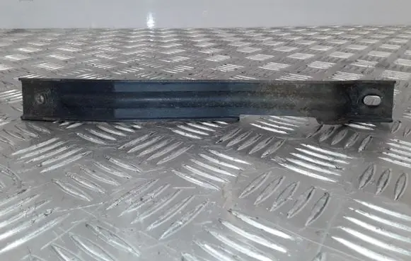 Radiator mount bracket
